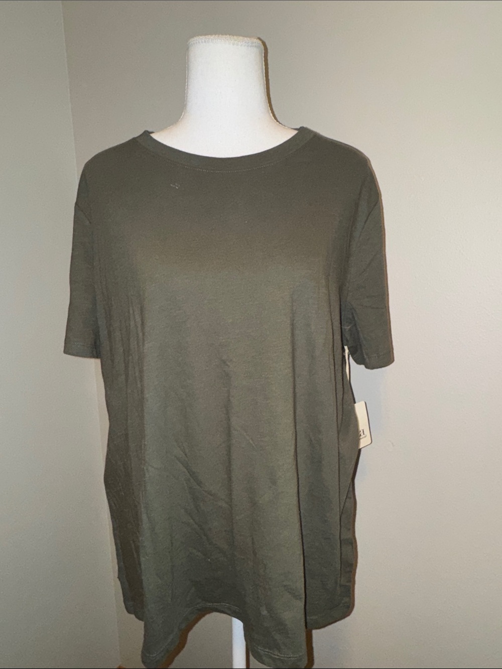 NWT a.n.a Women’s Olive Green Short-Sleeve Crewneck Tshirt- XL
